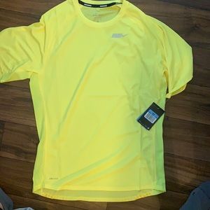 New men’s running top